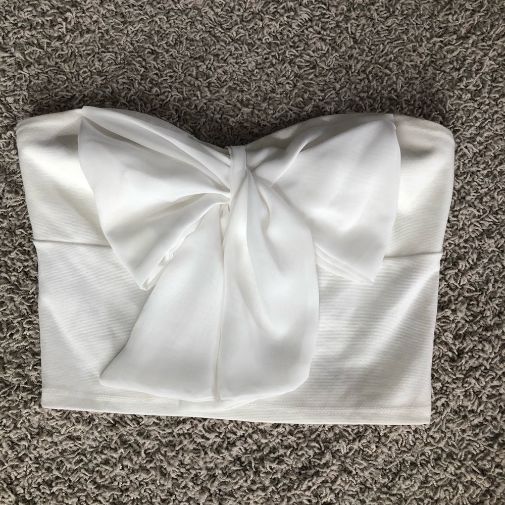Strapless crop top w/ bow